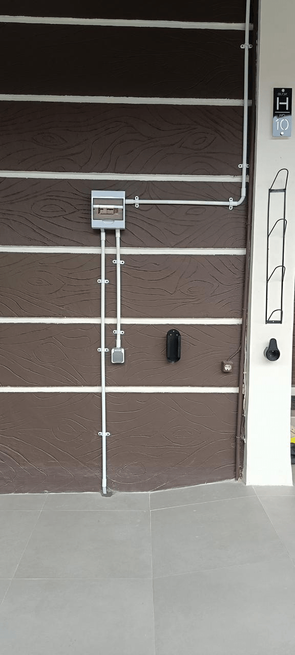 Portable charging point di area luar rumah